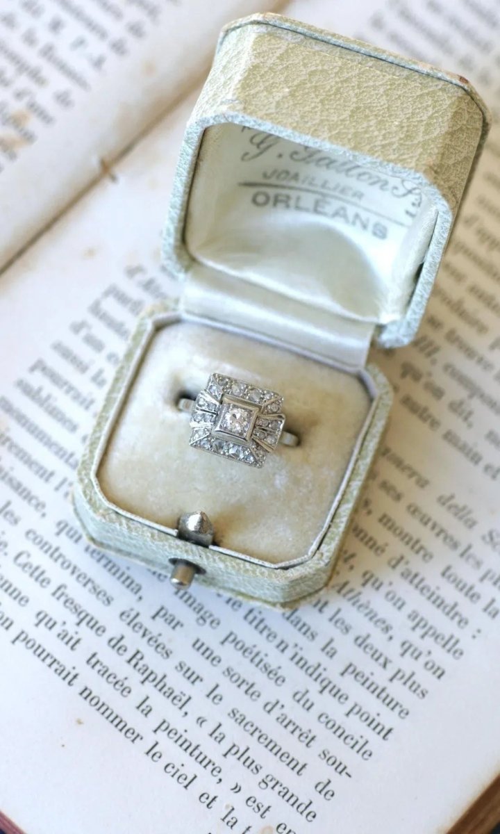 Bague Art Deco Carrée Diamants - Castafiore