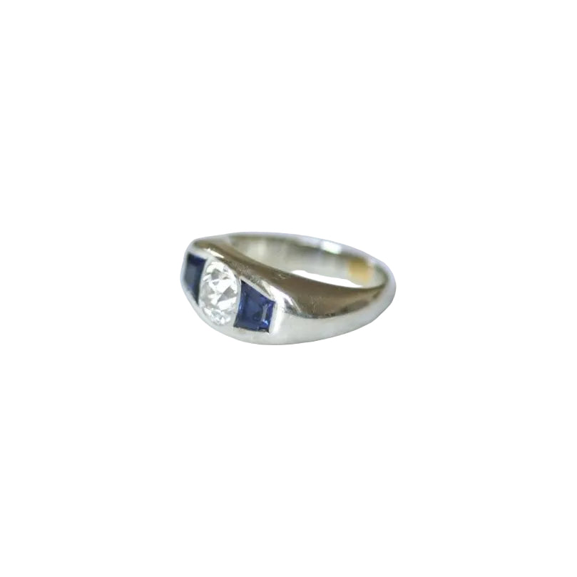Bague Art Deco Diamant Coussin 1,50 Cts et Saphirs sur Or Blanc - Castafiore