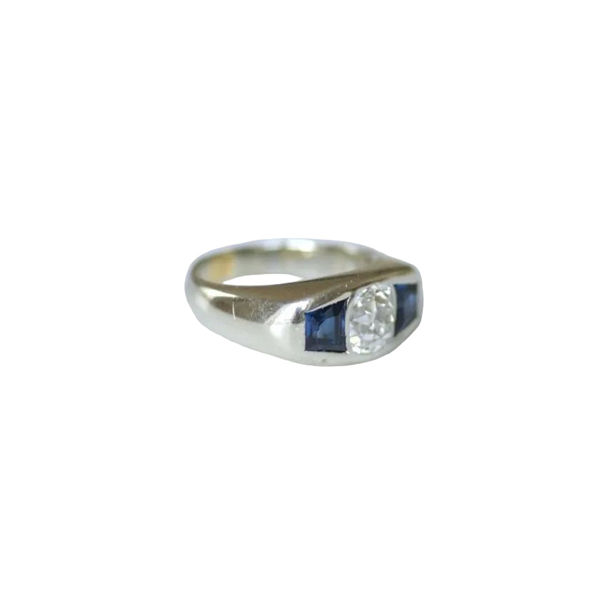 Bague Art Deco Diamant Coussin 1,50 Cts et Saphirs sur Or Blanc - Castafiore
