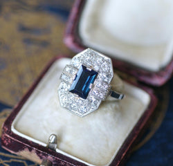 Bague Art Déco Diamants et Saphir Rectangulaire - Castafiore