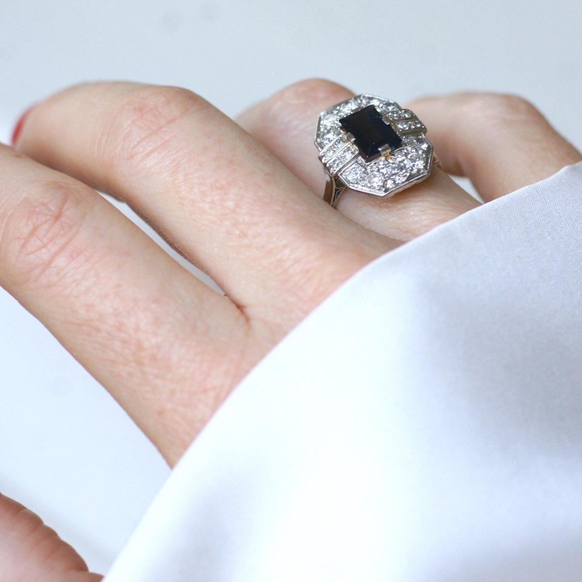 Bague Art Déco Diamants et Saphir Rectangulaire - Castafiore