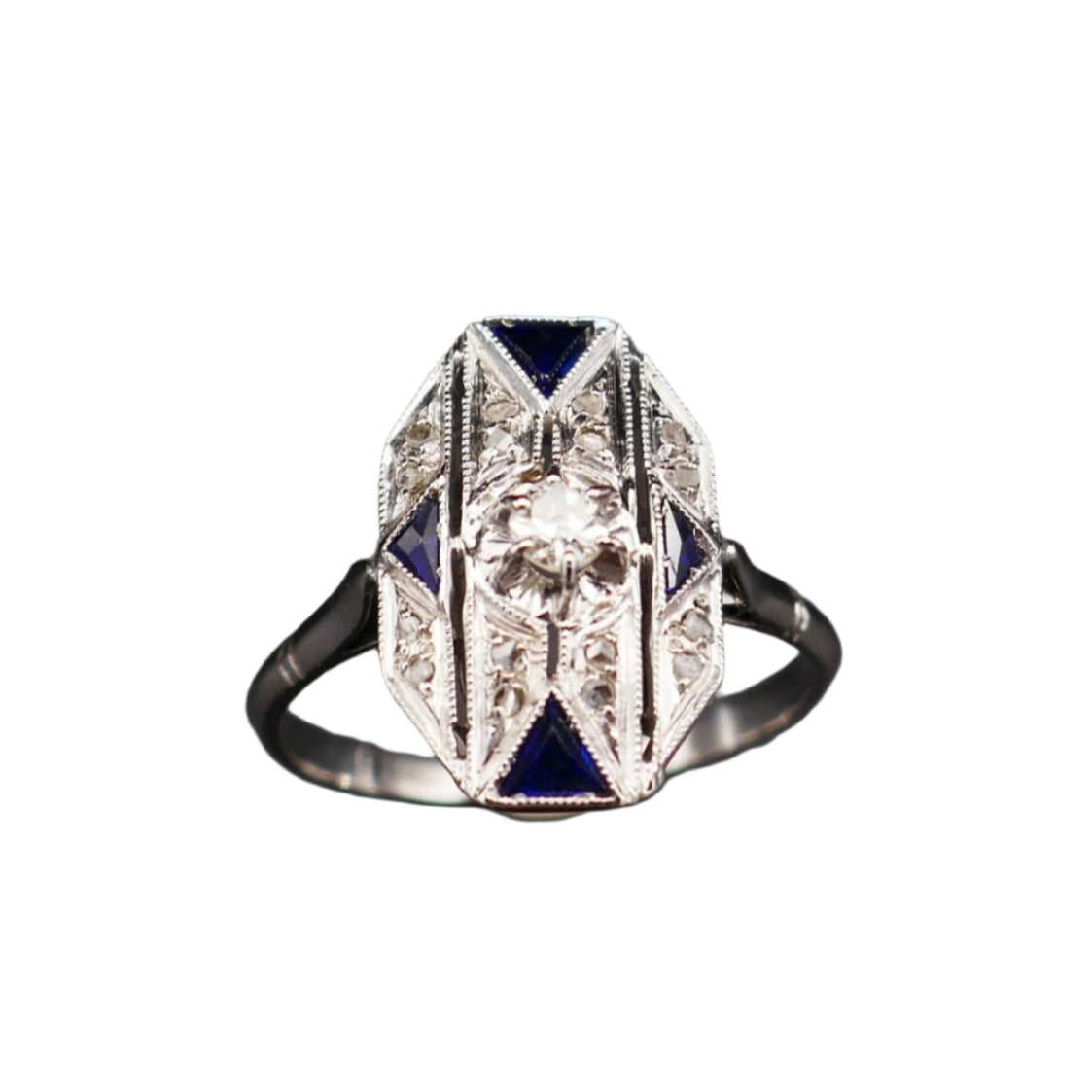 Bague Art Déco Diamants Et Saphirs Calibrés, Or Blanc 18 Carats. - Castafiore