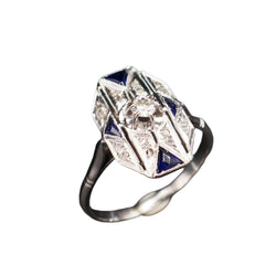 Bague Art Déco Diamants Et Saphirs Calibrés, Or Blanc 18 Carats. - Castafiore