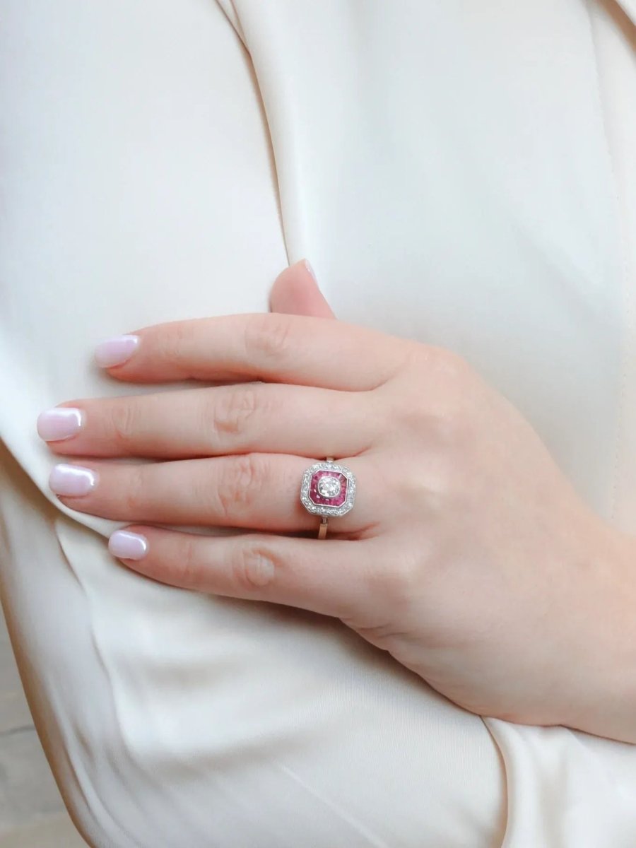 Bague Art Deco diamants taille ancienne rubis calibrés - Castafiore