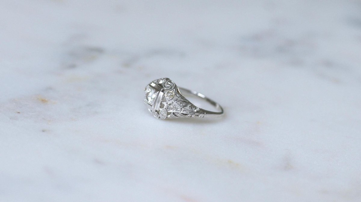 Bague Art Deco Dôme Ajouré Diamants - Castafiore
