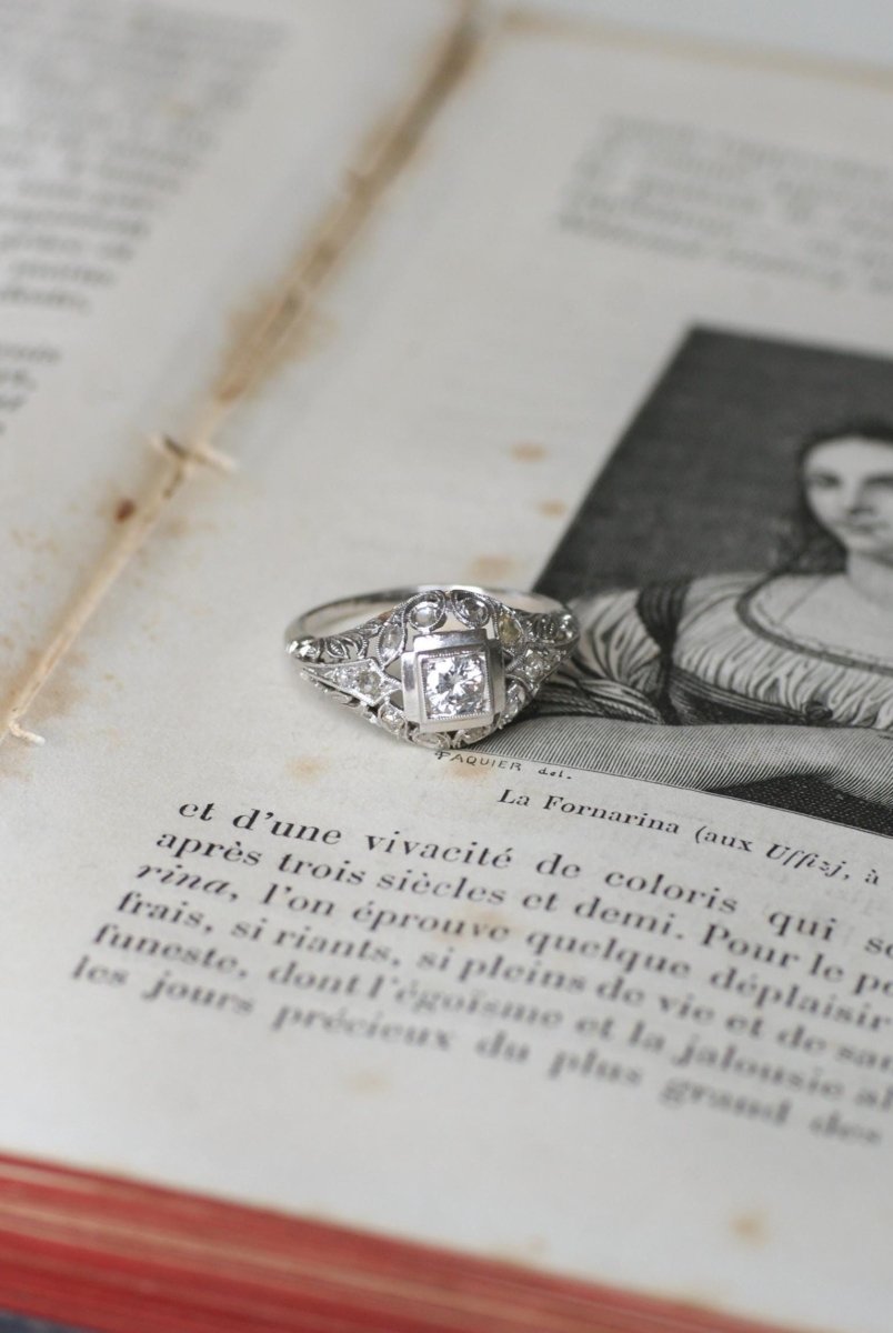 Bague Art Deco Dôme Ajouré Diamants - Castafiore
