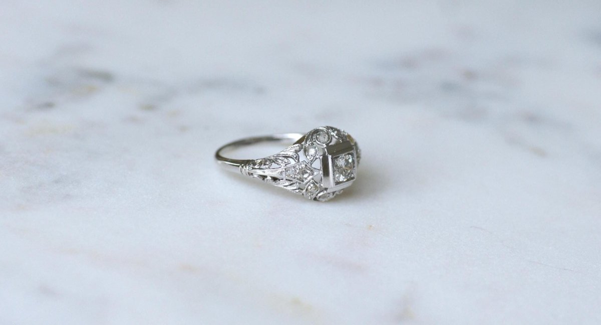 Bague Art Deco Dôme Ajouré Diamants - Castafiore