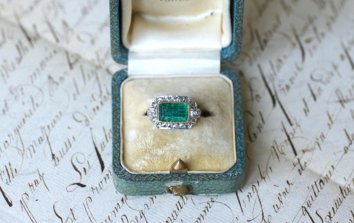 Bague Art déco Emeraude Colombienne 1.70 Cts et diamants - Castafiore