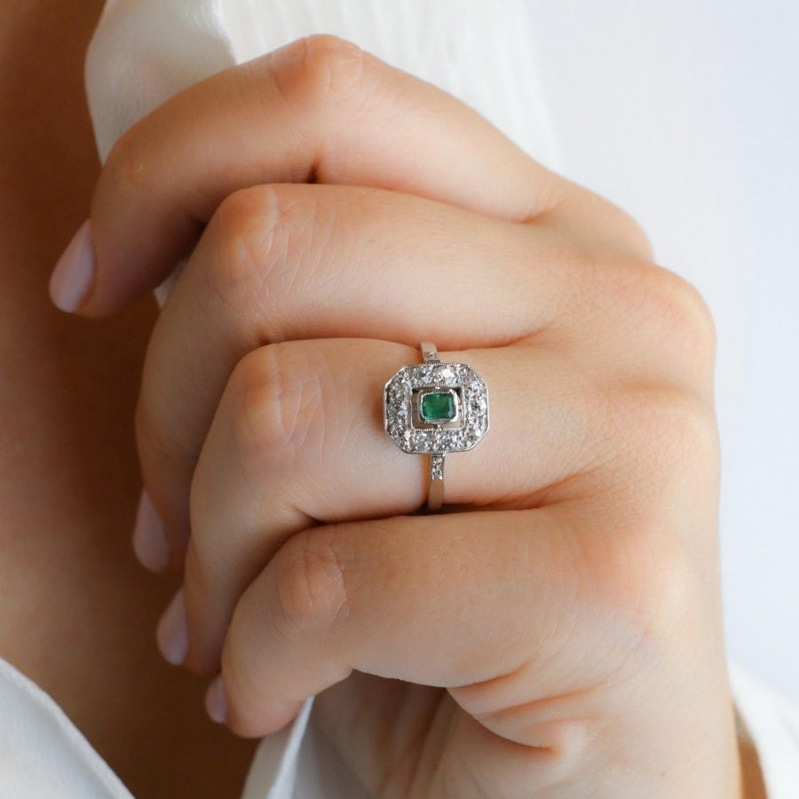 Bague Art Deco émeraude diamants taille ancienne - Castafiore