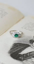 Bague Art Deco Emeraude et Diamants sur Platine - Castafiore