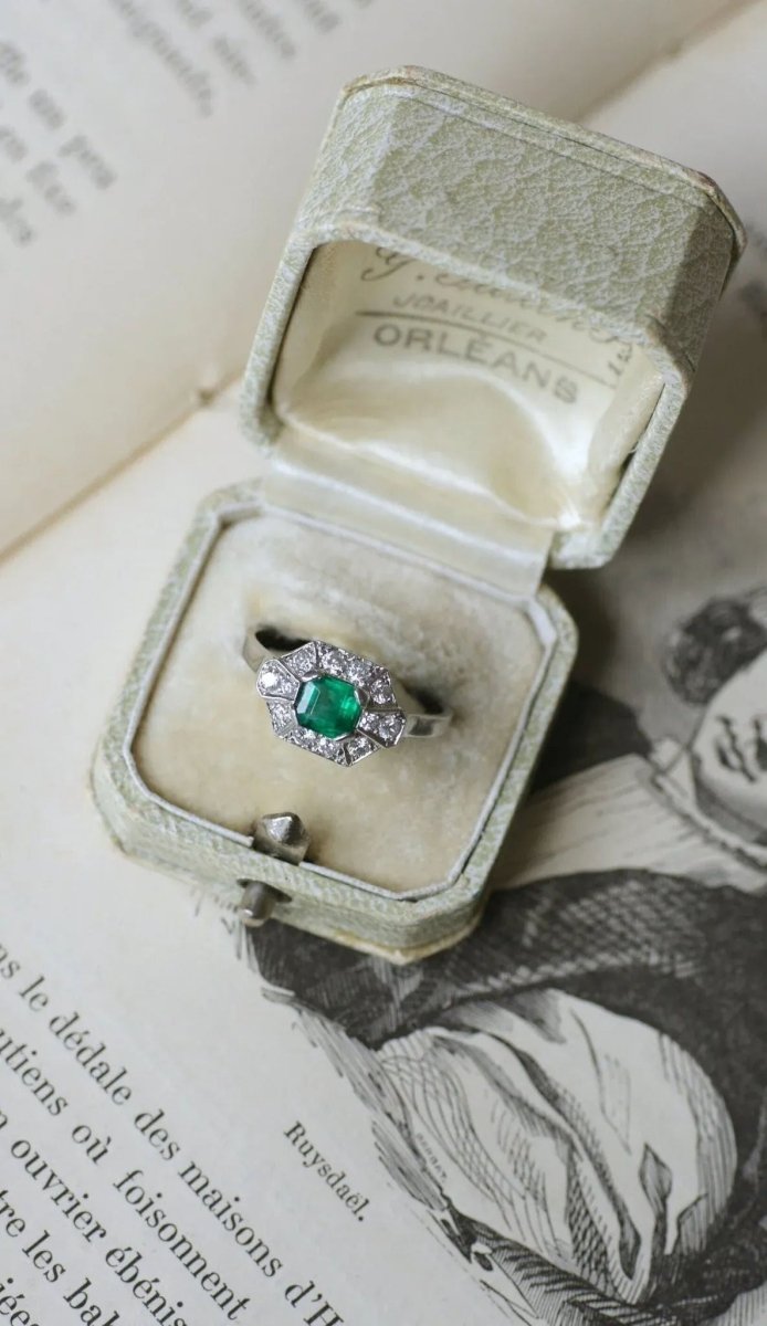 Bague Art Deco Emeraude et Diamants sur Platine - Castafiore