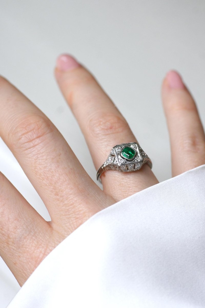 Bague Art Déco Emeraude et Diamants sur Platine - Castafiore