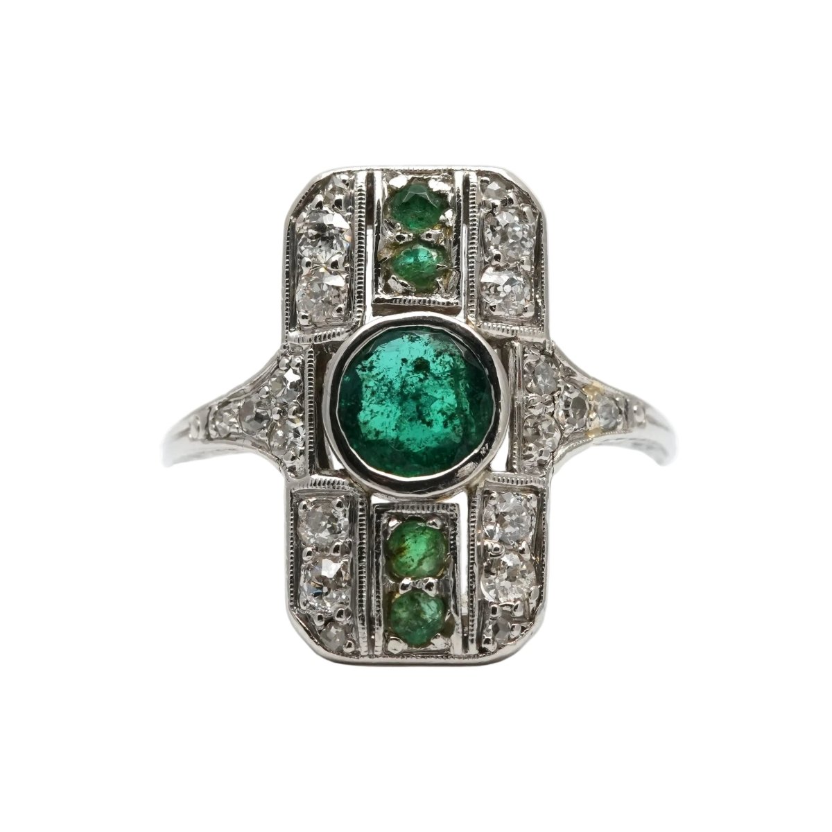 Bague Art Déco en or blanc, émeraudes et diamants - Castafiore