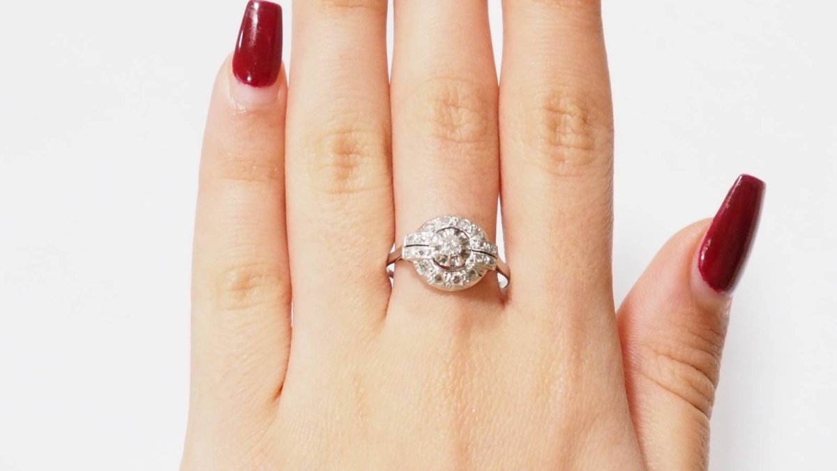 Bague Art Déco en or blanc et diamants - Castafiore