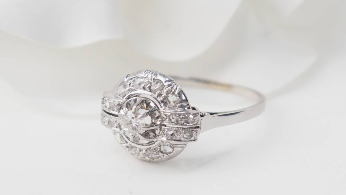 Bague Art Déco en or blanc et diamants - Castafiore