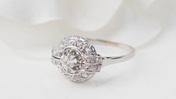 Bague Art Déco en or blanc et diamants - Castafiore