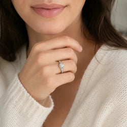 Bague Art Déco en or blanc et diamants - Castafiore