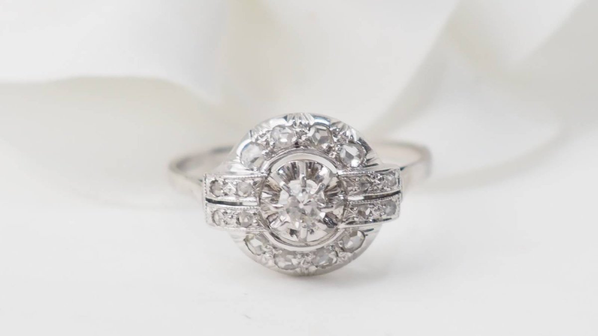 Bague Art Déco en or blanc et diamants - Castafiore