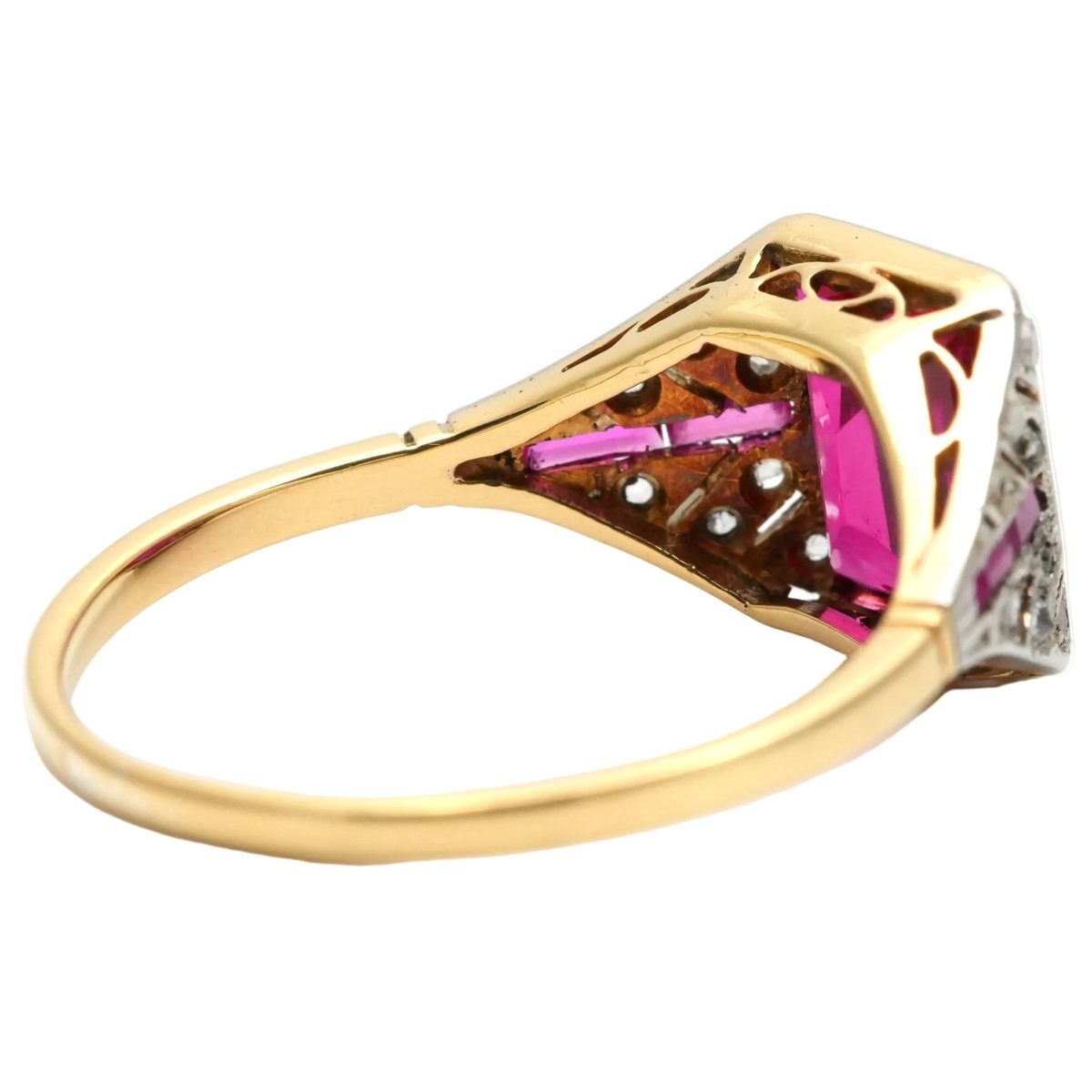 Bague Art Déco en or blanc, or jaune, rubis et diamants - Castafiore