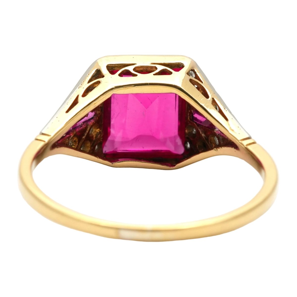 Bague Art Déco en or blanc, or jaune, rubis et diamants - Castafiore