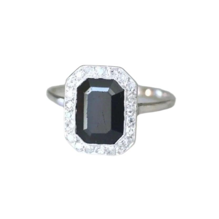 Bague Art Deco en or blanc, saphir et diamant - Castafiore