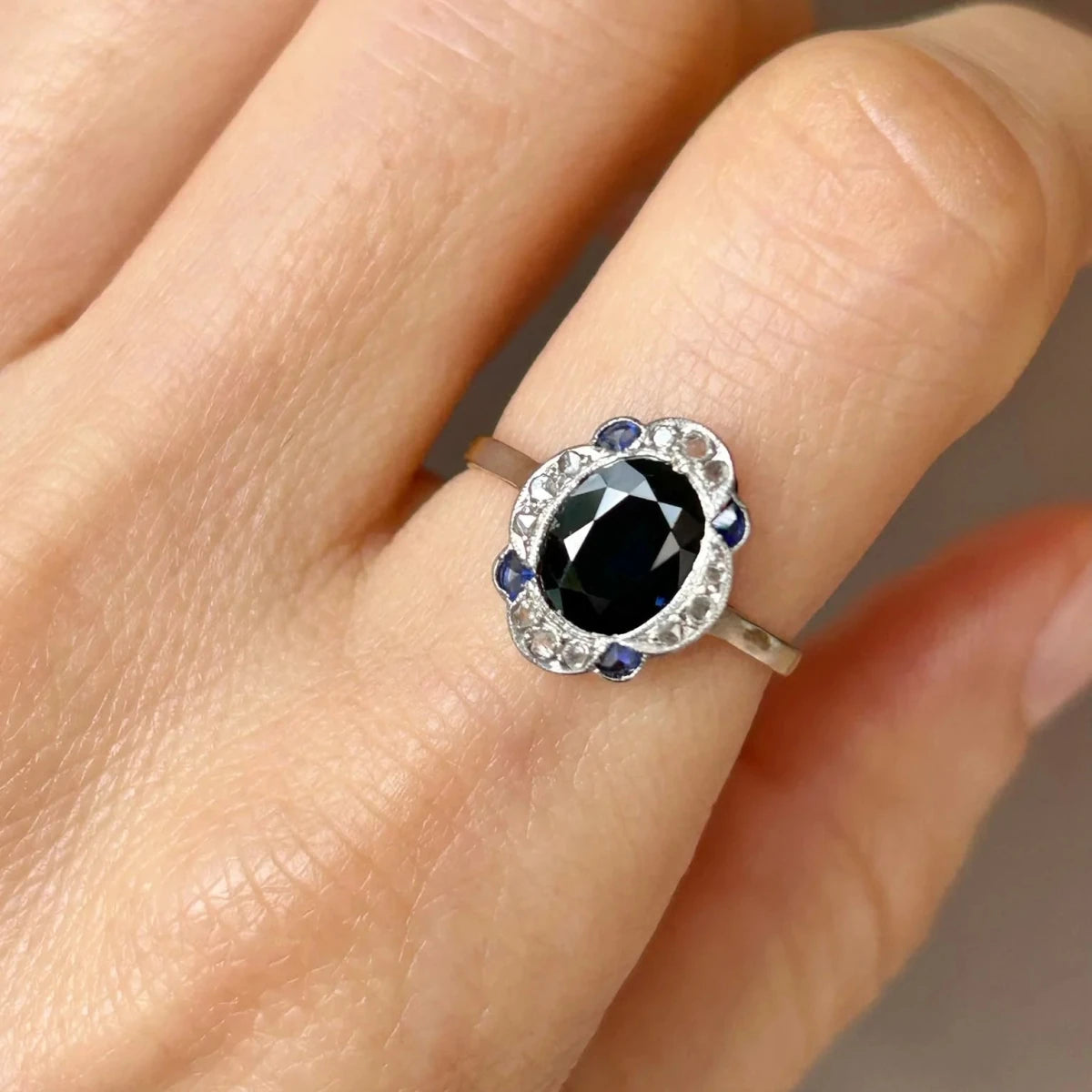 Bague Art-Déco en or jaune, platine, saphir et diamants - Castafiore