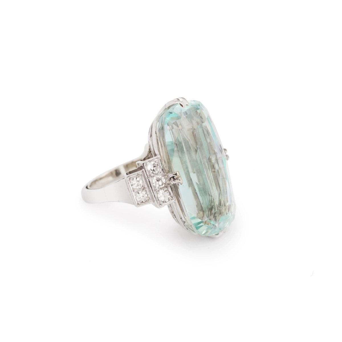 Bague Art Déco en platine, aigue - marine et diamants - Castafiore