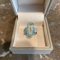 Bague Art Déco en platine, aigue - marine et diamants - Castafiore