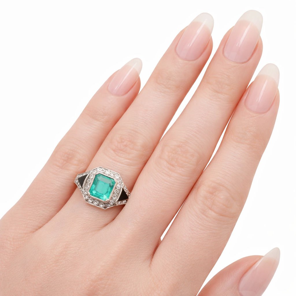 Bague art déco en platine avec onyx, diamants et émeraude - Castafiore