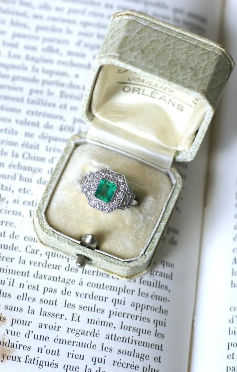 Bague Art Déco en platine, émeraude et diamant - Castafiore