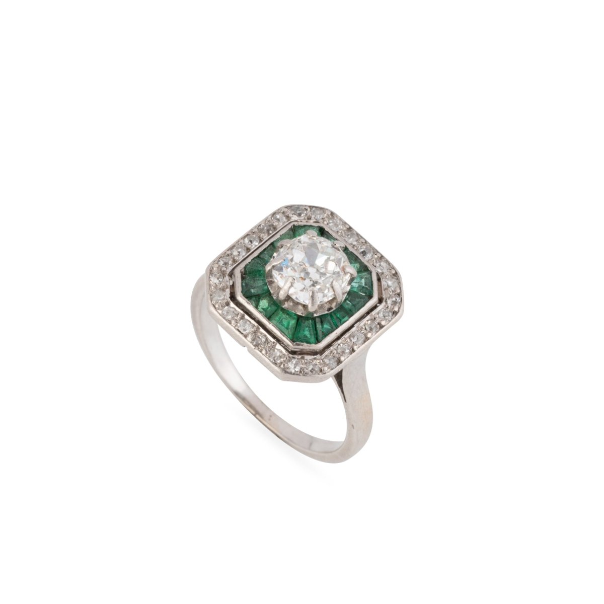 Bague Art déco en platine, émeraudes et diamants - Castafiore