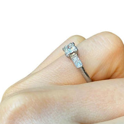 Bague Art Déco en platine et diamants - Castafiore