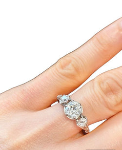 Bague Art Déco, en platine et diamants - Castafiore