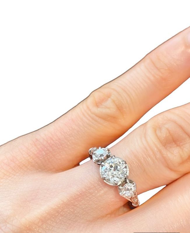 Bague Art Déco, en platine et diamants - Castafiore