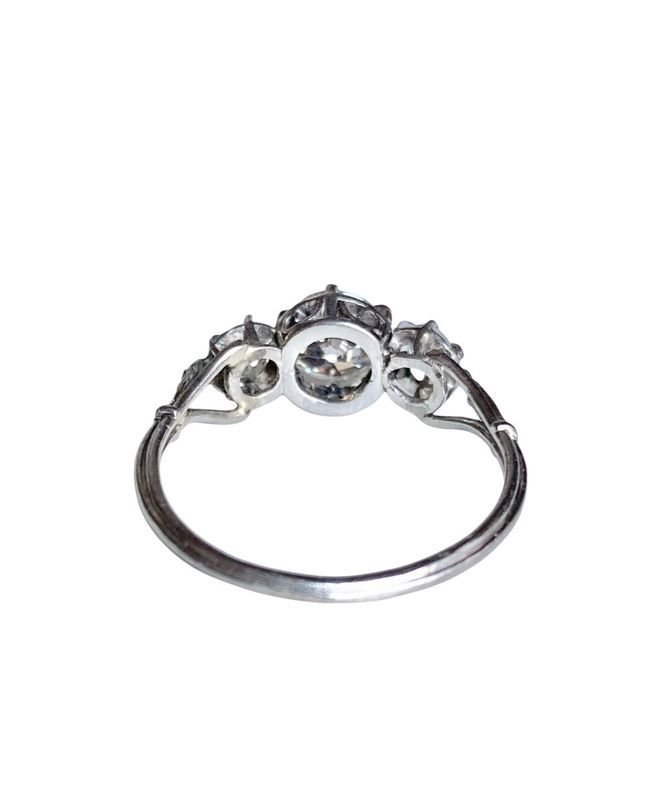 Bague Art Déco, en platine et diamants - Castafiore