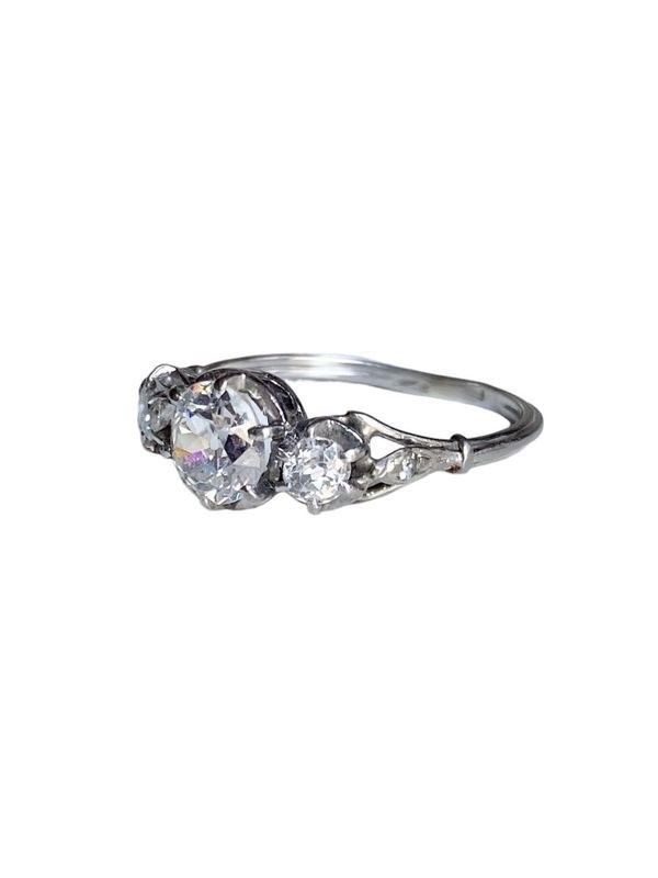 Bague Art Déco, en platine et diamants - Castafiore