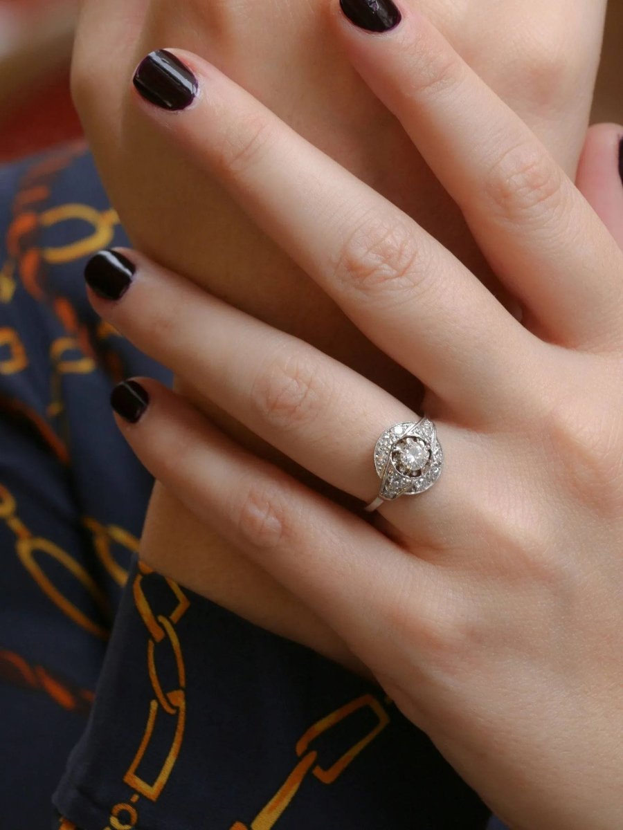 Bague Art - Déco en platine et diamants - Castafiore