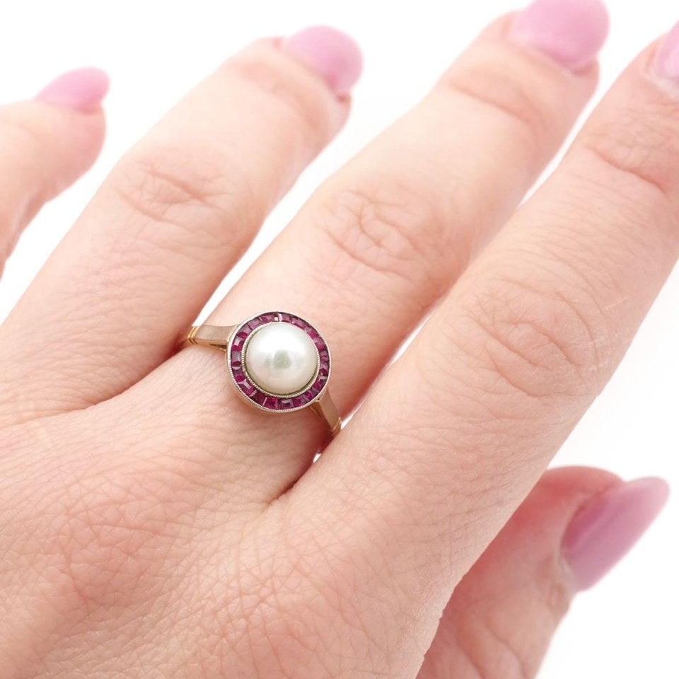 Jolie Bague Rubis Et Diamants En Or Blanc 18k Jolie Bague Rubis Et Diamants En Or Blanc 18k