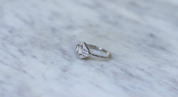 Bague Art Déco Hexagonale Diamants et Platine - Castafiore