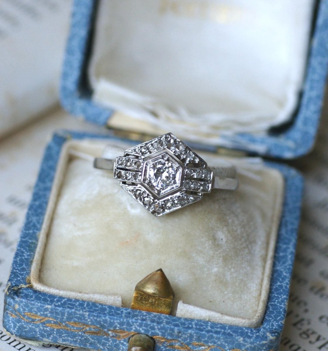 Bague Art Déco Hexagonale Diamants et Platine - Castafiore