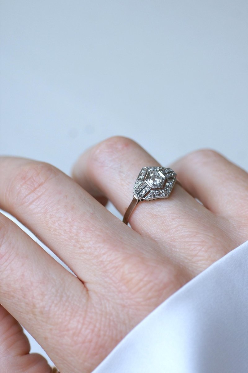 Bague Art Déco Hexagonale Diamants et Platine - Castafiore