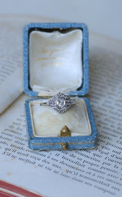 Bague Art Déco Hexagonale Diamants et Platine - Castafiore
