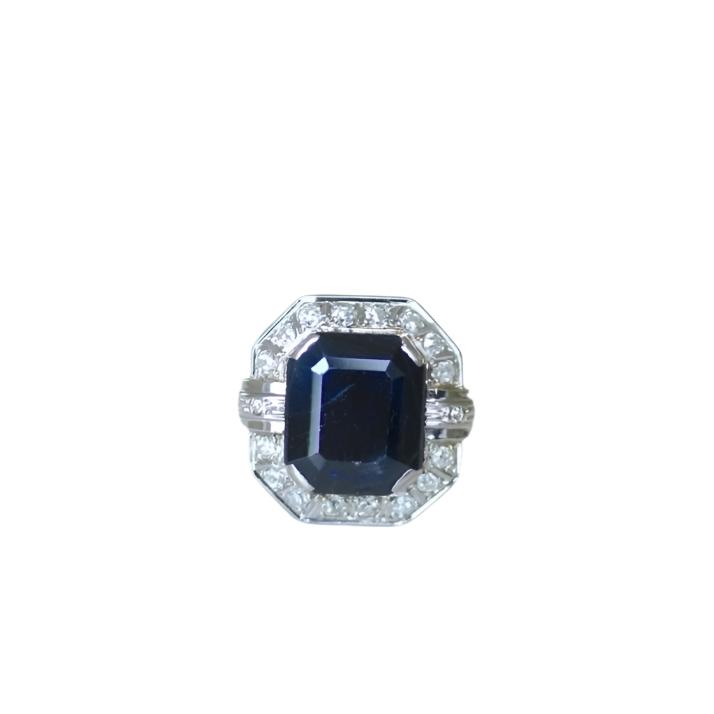 Bague Art Deco hexagonale saphir entourage diamants - Castafiore