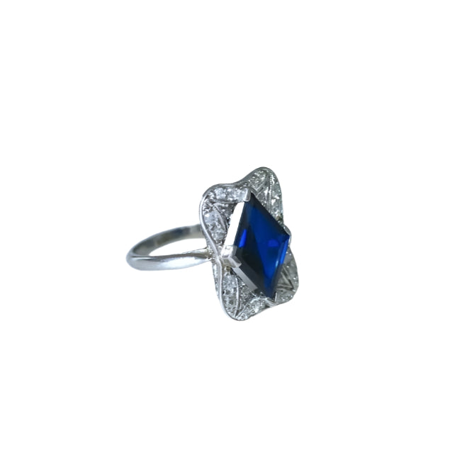 Bague Art Déco Losange Saphir synthétique et diamants - Castafiore