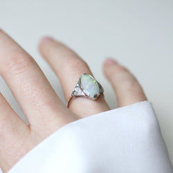 Bague Art Deco Opale et Diamants - Castafiore