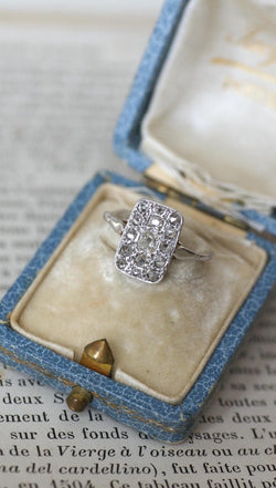 Bague Art Deco Rectangulaire Diamants sur Or Blanc - Castafiore