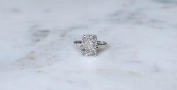 Bague Art Deco Rectangulaire Diamants sur Or Blanc - Castafiore