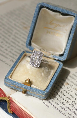 Bague Art Deco Rectangulaire Diamants sur Or Blanc - Castafiore