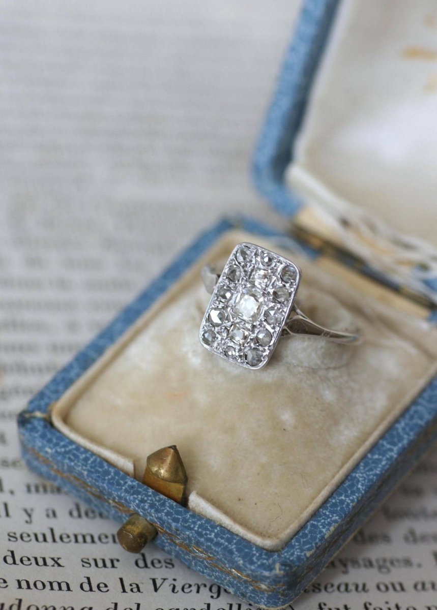 Bague Art Deco Rectangulaire Diamants sur Or Blanc - Castafiore