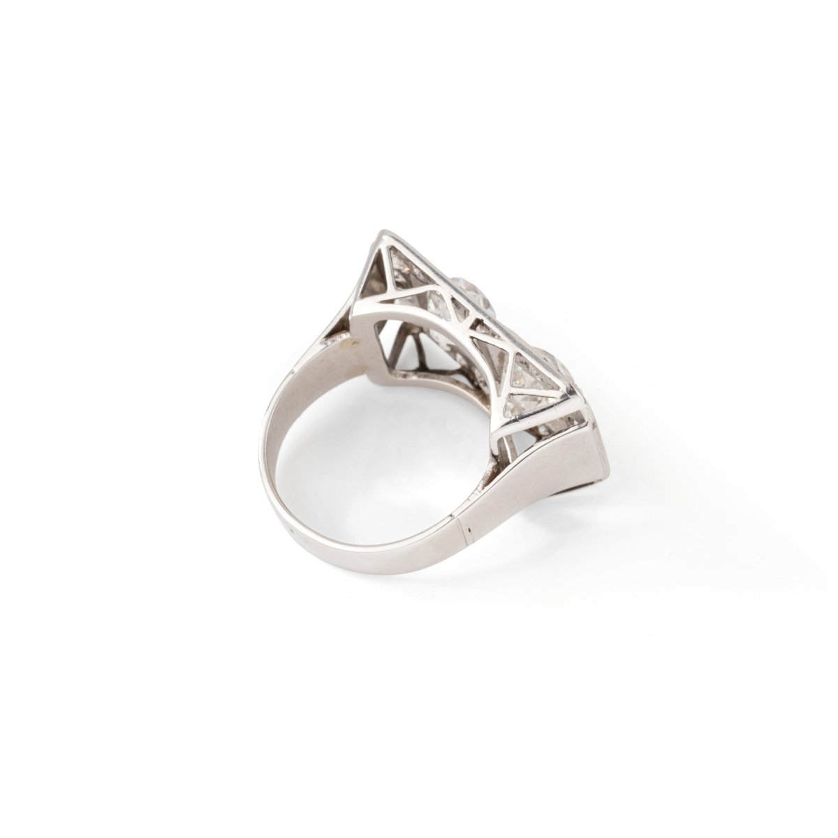 Bague Art déco rectangulaire en or blanc, platine et diamants - Castafiore